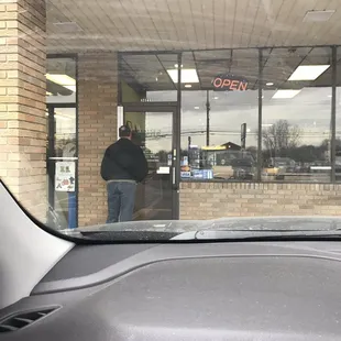 Lol sign says open til 3, worked just locked door and walked out ‍ 2 customers just walked up and door was locked