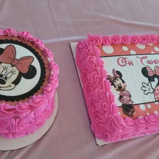 a minnie mouse cake