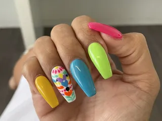 Lee Nails