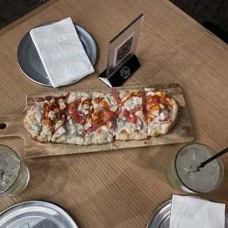 Buffalo Chicken Flatbread