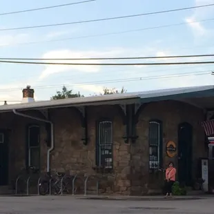 Adorable coffee shop.  EVERY train station should have one!