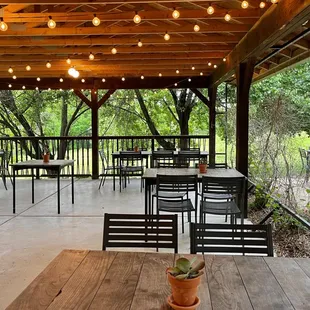The covered part of the Elderslie Farm patio