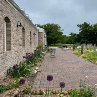 The Elderslie Creamery patio (cheese shop, FroYo, accompaniments)