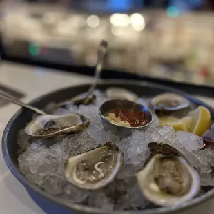 a bowl of oysters on ice