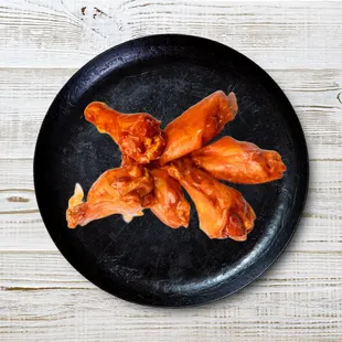 chicken wings on a black plate