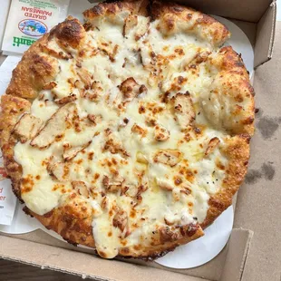 Small Chicken Alfredo Pizza