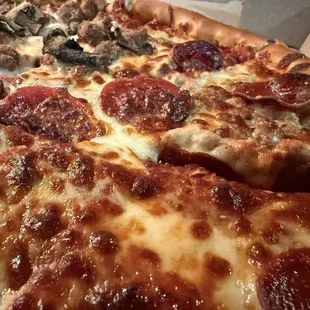 Large Pepperoni Pizza