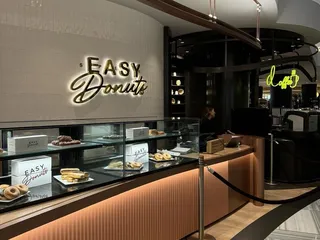 Easy's Cocktail Lounge