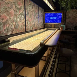 Electric table shuffle board