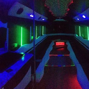 Party Bus - Shamu 28 PX