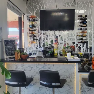 What a pretty bar they have in the nail salon