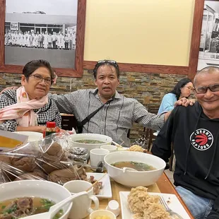 Ofelia Ramos, Elmer &amp; Loreto Tamayo @Liliha Bakery