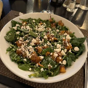 Spinach and veggie power blend salad