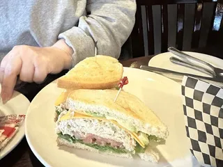 Highway House Restaurant & Bar