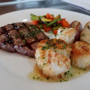 One of our Entree Duo options, Medallion of Beef paired with sauteed Scallops.
