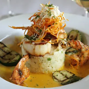 Fresh Maine Scallops &amp; Tiger Prawns