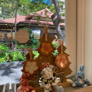 Ana Lucia Gardeazabal ornaments and Moemoe bears and bunnies, 6/25/2023