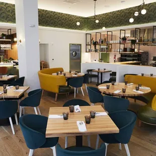 sushi and sashimi, interior