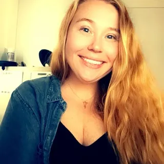 Chelé C.