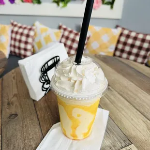 This was mine. The mango banana milkshake. The coconut pineapple milkshake looked the same way.