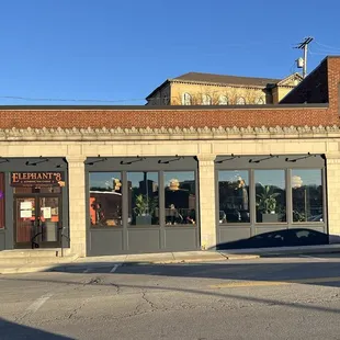the outside of the restaurant