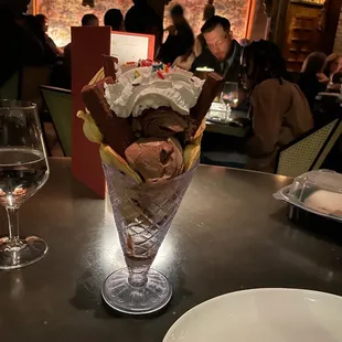 BUBBLE WAFFLE SUNDAE