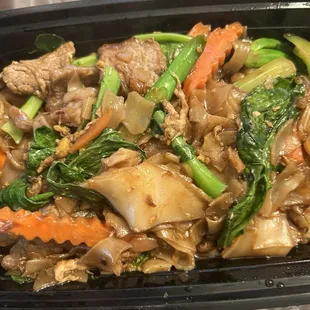Pad see ew (beef)