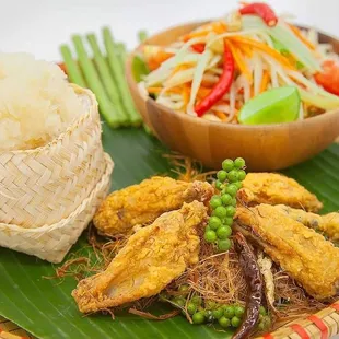 Papaya Salad Combo Sticky rice and 2pcs Garlic chicken with papaya &amp; carrot, tomatoes with Thai chili, lime juice, and peanuts.