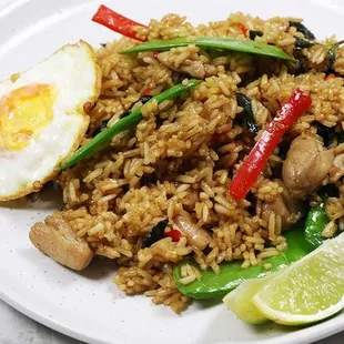 House Fried Rice
stir-fried Jasmine rice with a sunny-side egg, garlic, green onions, peas, carrots, tomatoes, and onions.