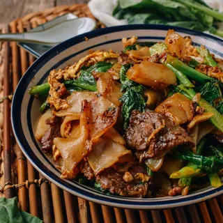 E04. Pad See Ew Noddle