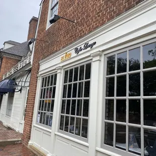 Located on Boundary Street