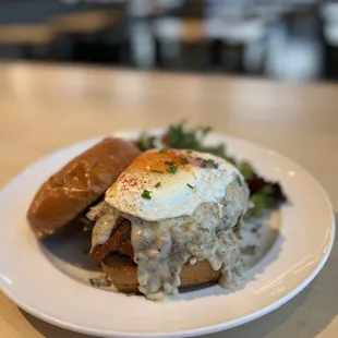 Crispy chicken &amp; gravy sandwich