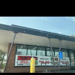 the outside of a restaurant