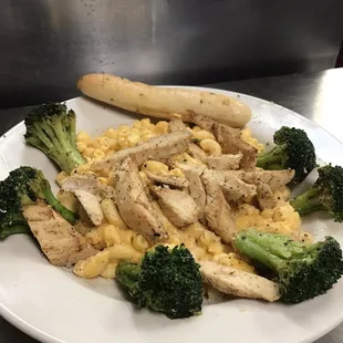 Adult Mac and Cheese served with chicken and broccoli!