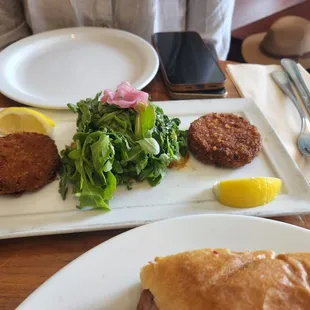 Crab cakes with greens