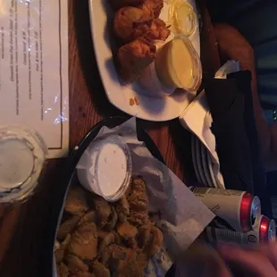 food, chicken wings and fried chicken