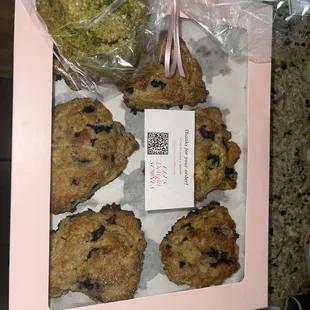 Matcha scone + blueberry scones/ vanilla espresso scones