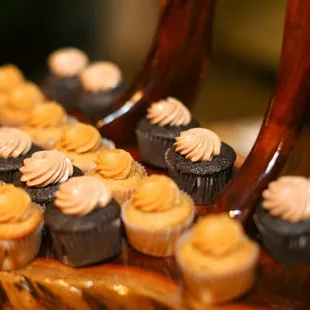 Chocolate cupcakes and banana chantilly cupcakes (minis)