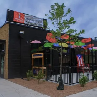 Patio at Elie's Chinchorro Caribbean Bistro