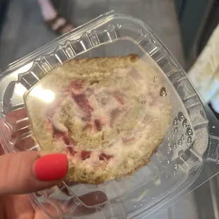 Strawberry Strawberry Slice Swiss Roll Cake