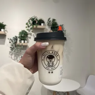 White Peach Oolong Tea Latte with Boba