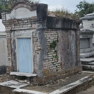 Tour of amazing cemetery