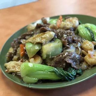 9. Combination Chow Fun