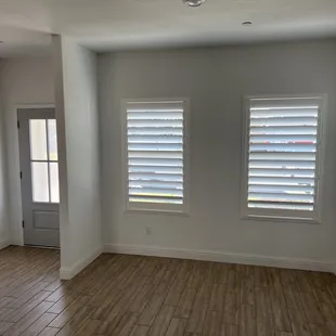 Hand tilt 4 1/2in louvers