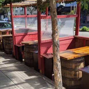 the Guerrero St parklet has three tables that seat up to 6