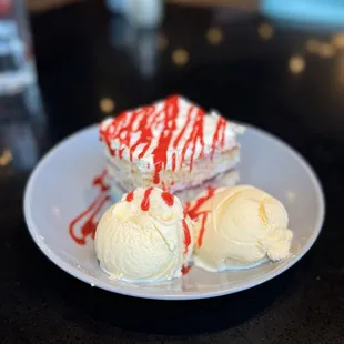 White chocolate raspberry cake