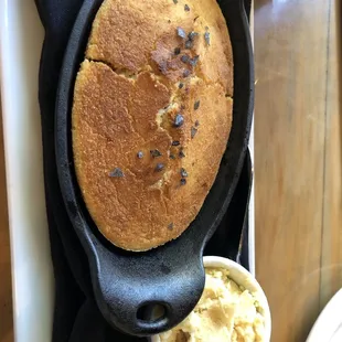 Skillet cornbread, very dry