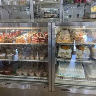 Mini portions of cakes