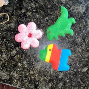 These cookies, so creative and cute !!! Love them ! Please dont stop making them !!!!