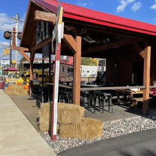 the outside of the restaurant